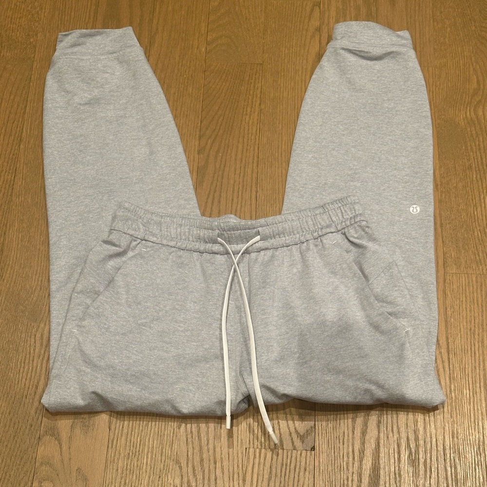 Lululemon Classic-Fit Mid-Rise Jogger 7/8 Length - Picture 2 of 5